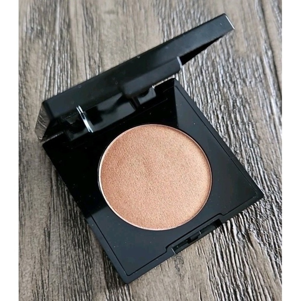 K Voss ROSY Blushing Beauty Luminous Blush Palette 1.8 g. / 0.06 oz.